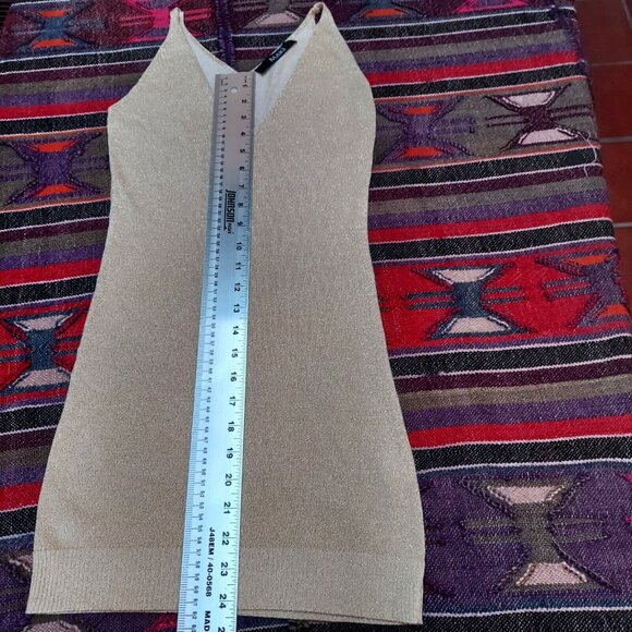 Maki Womens V-Neck Gold Metallic Knit Sheath Mini Party Dress Sleeveless Stretch - Picture 7 of 8